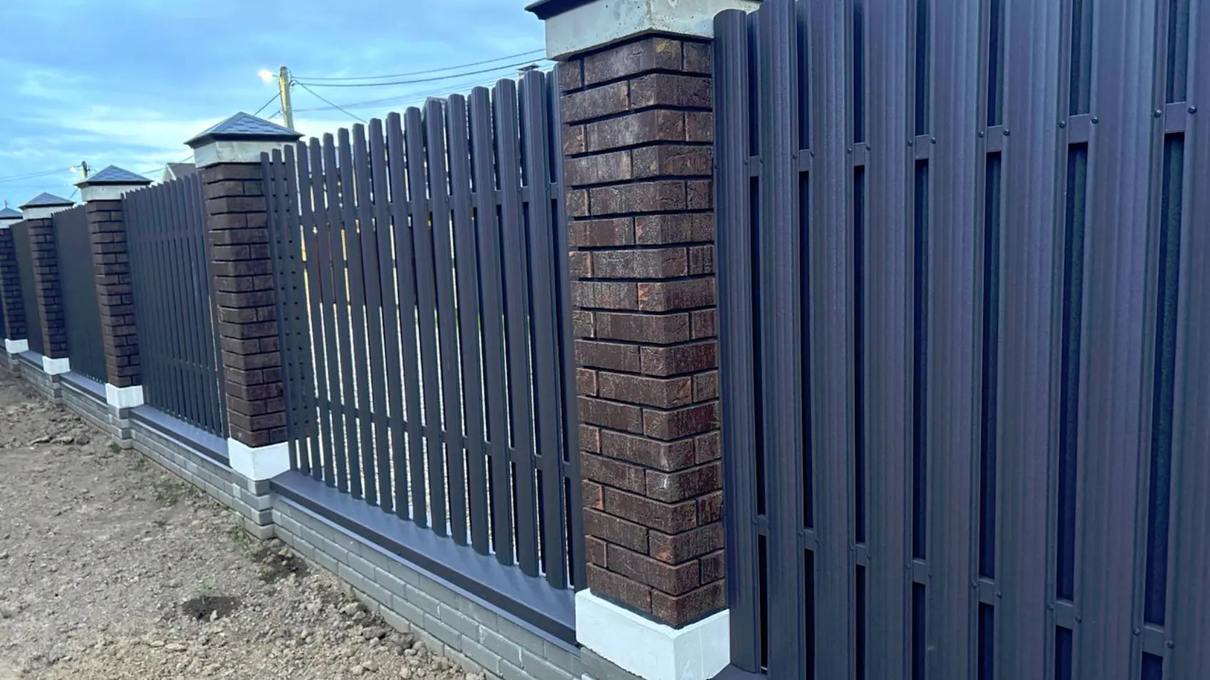 Фото 4 Штакетник Полукруглый RAL8019 МАТТЕ Темный Шоколад двусторонний