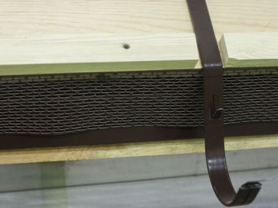 Вентиляционная ПВХ лента карниза коричневая